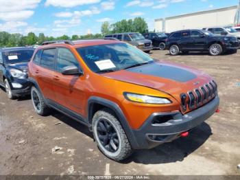  Salvage Jeep Cherokee