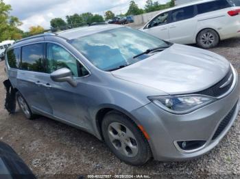  Salvage Chrysler Pacifica