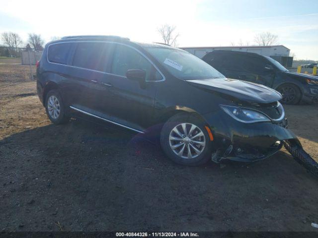  Salvage Chrysler Pacifica