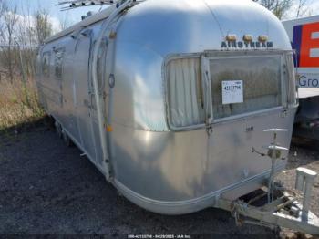  Salvage Airstream Sovereign