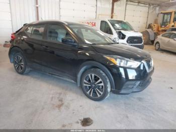  Salvage Nissan Kicks