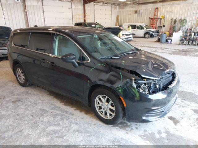  Salvage Chrysler Pacifica