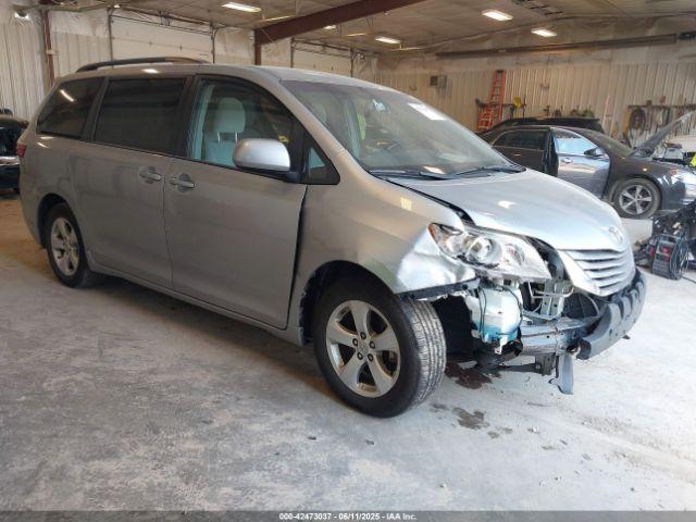  Salvage Toyota Sienna