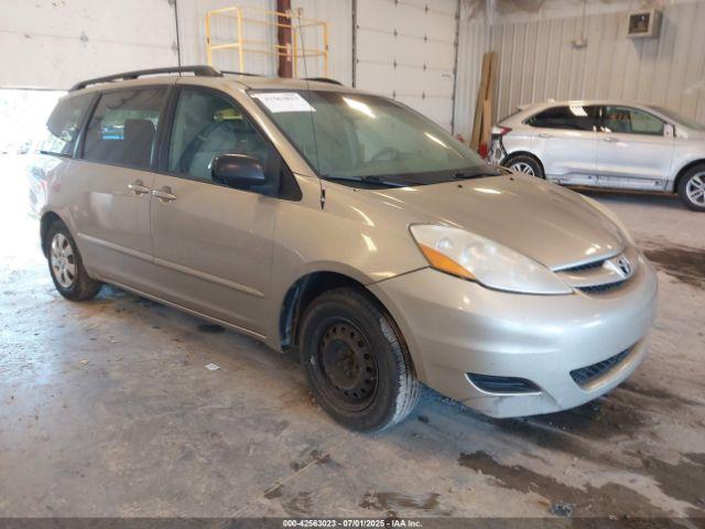  Salvage Toyota Sienna