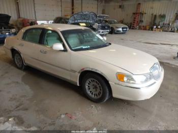  Salvage Lincoln Towncar