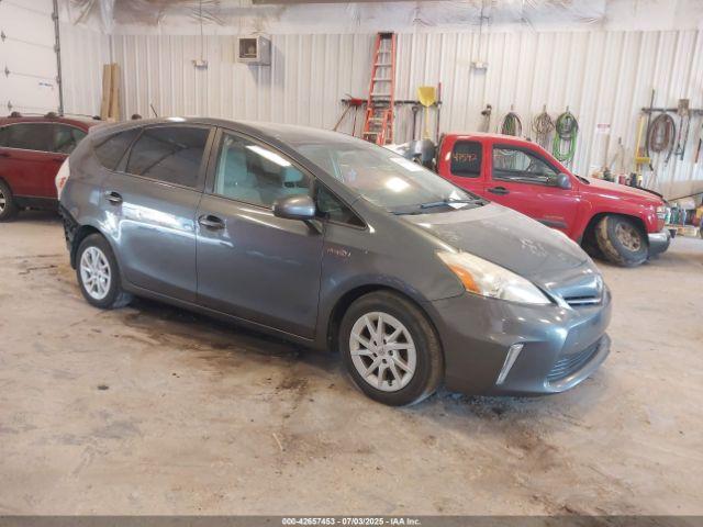 Salvage Toyota Prius v