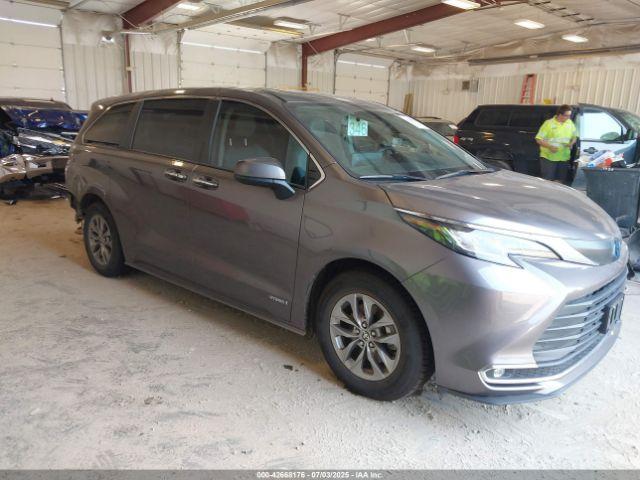  Salvage Toyota Sienna