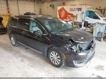  Salvage Chrysler Pacifica