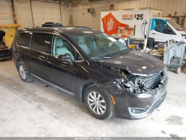  Salvage Chrysler Pacifica