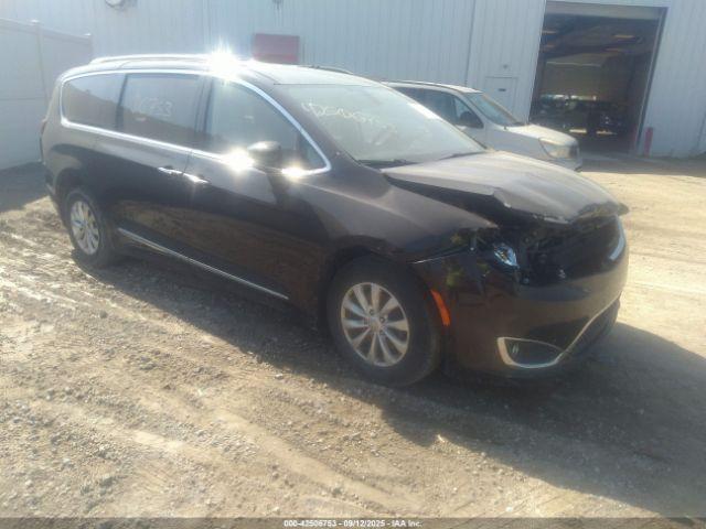  Salvage Chrysler Pacifica