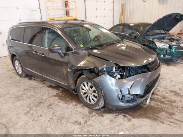  Salvage Chrysler Pacifica