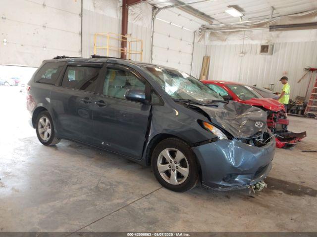  Salvage Toyota Sienna