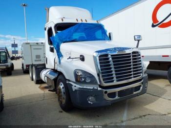  Salvage Freightliner Cascadia 125