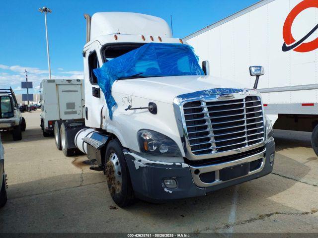  Salvage Freightliner Cascadia 125