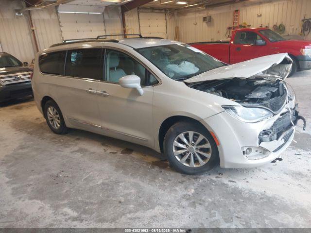  Salvage Chrysler Pacifica