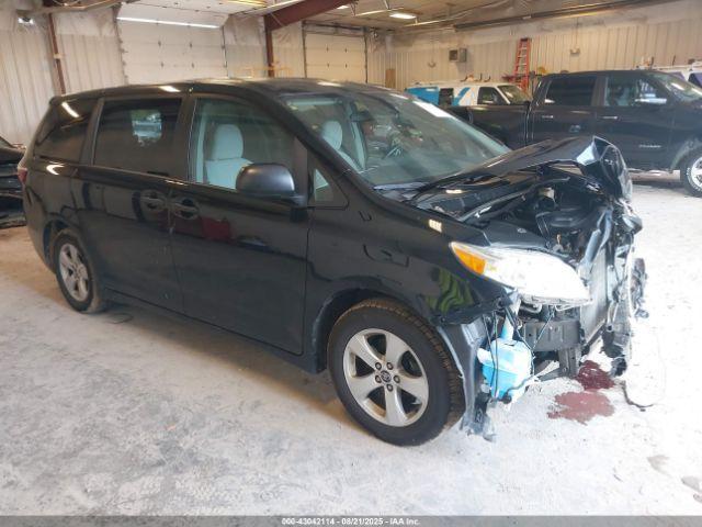  Salvage Toyota Sienna
