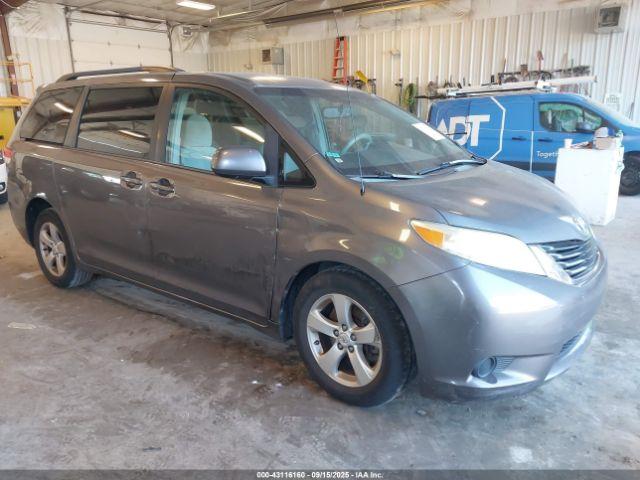  Salvage Toyota Sienna