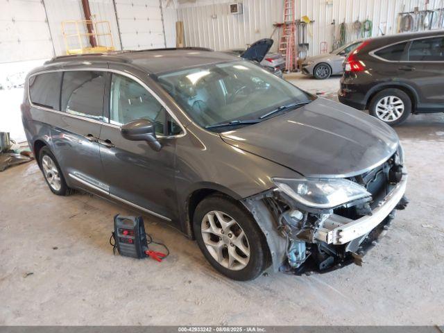  Salvage Chrysler Pacifica