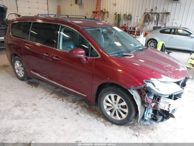  Salvage Chrysler Pacifica