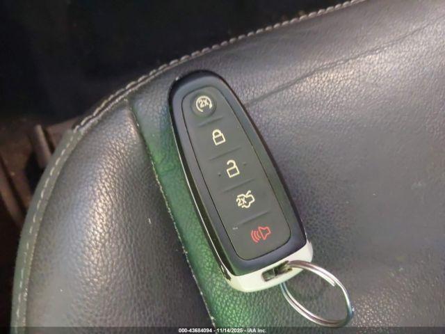 Ford Escape Titanium Image 8