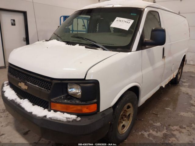Chevrolet Express Work Van Image 2