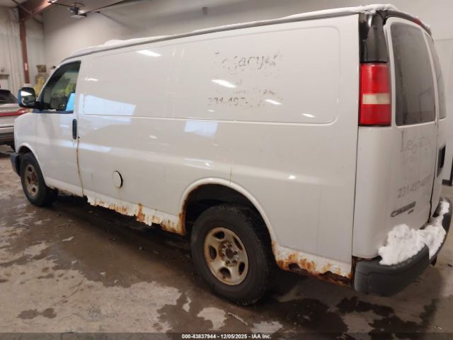 Chevrolet Express Work Van Image 3
