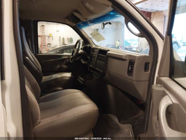 Chevrolet Express Work Van Image 5