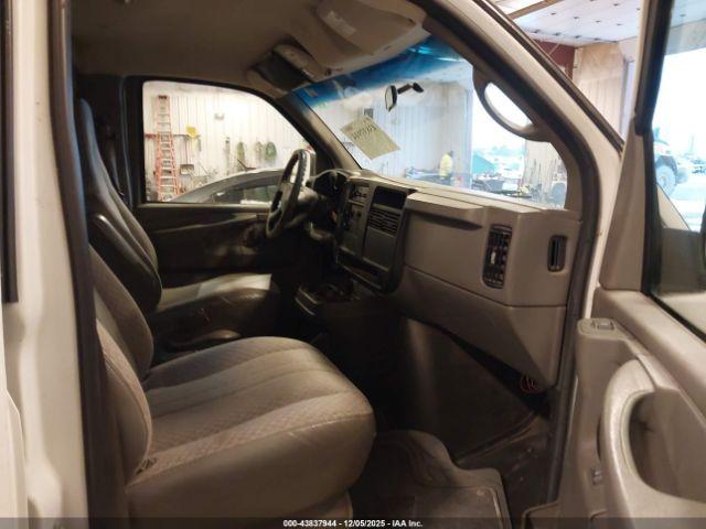 Chevrolet Express Work Van Image 5