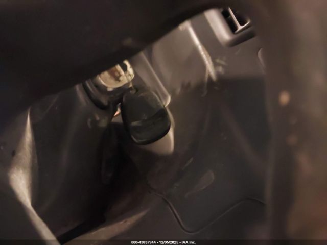 Chevrolet Express Work Van Image 9