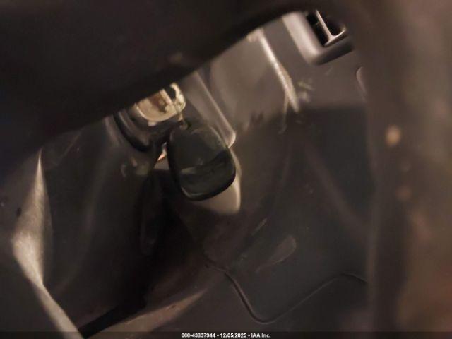 Chevrolet Express Work Van Image 9