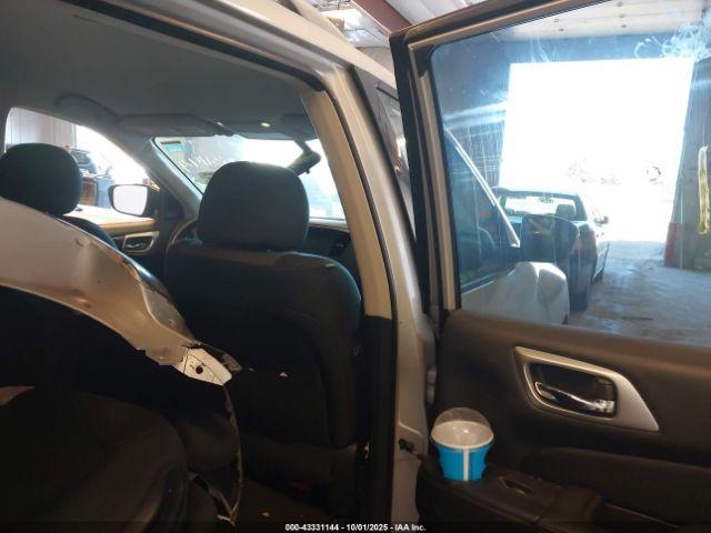 Nissan Pathfinder S Image 9