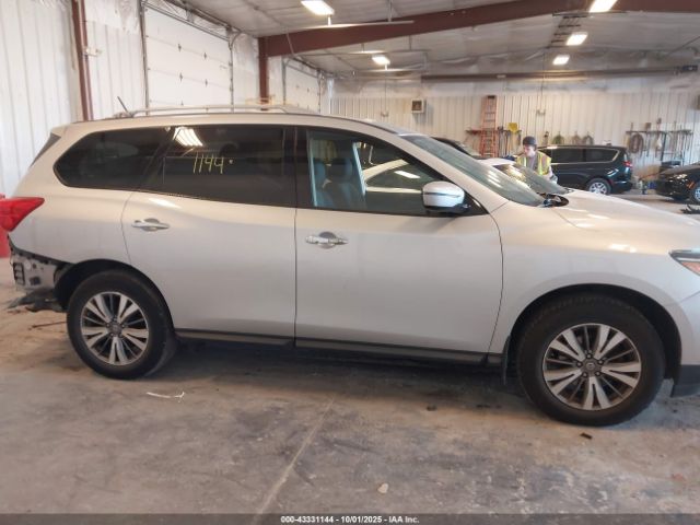 Nissan Pathfinder S Image 4