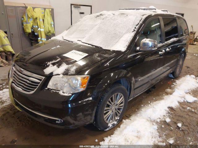 Chrysler Town & Country Touring-l Image 13