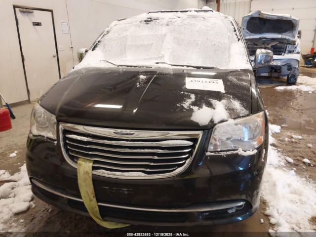 Chrysler Town & Country Touring-l Image 8