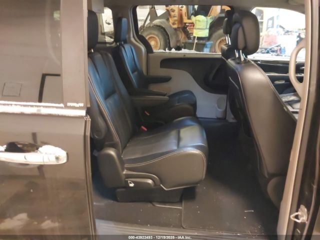 Chrysler Town & Country Touring-l Image 2