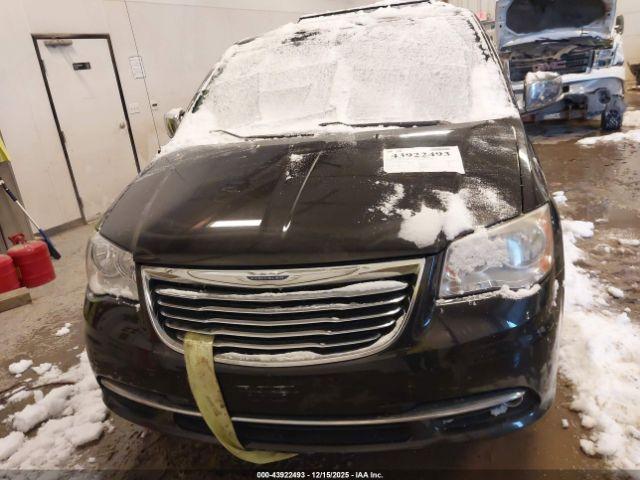 Chrysler Town & Country Touring-l Image 14