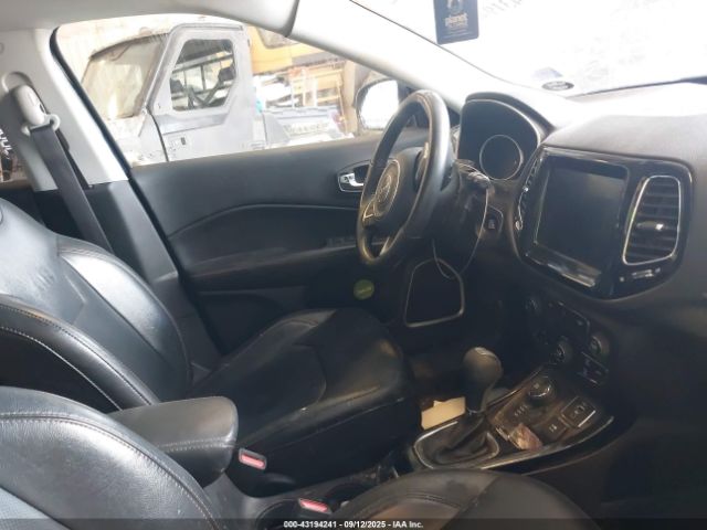 Jeep Compass Limited 4x4 Image 2