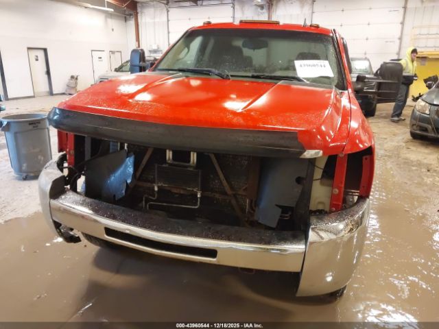 Chevrolet Silverado 2500 Work Truck Image 13