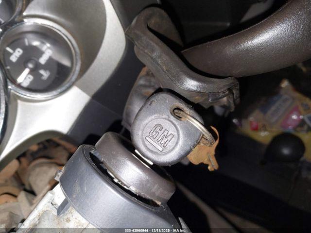 Chevrolet Silverado 2500 Work Truck Image 8