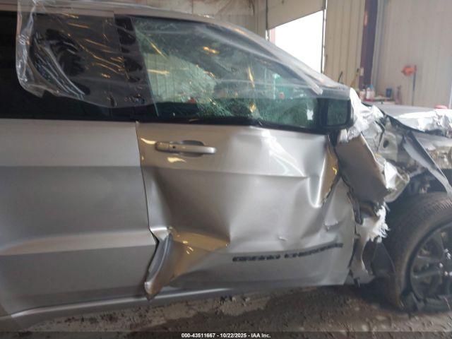 Jeep Grand Cherokee Laredo X 4x4 Image 4