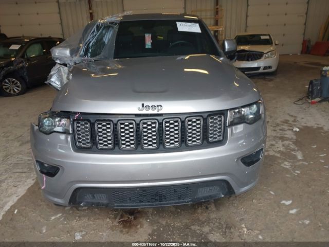 Jeep Grand Cherokee Laredo X 4x4 Image 12