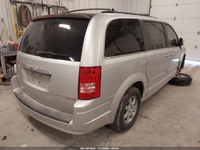 Chrysler Town & Country Touring Plus Image 4