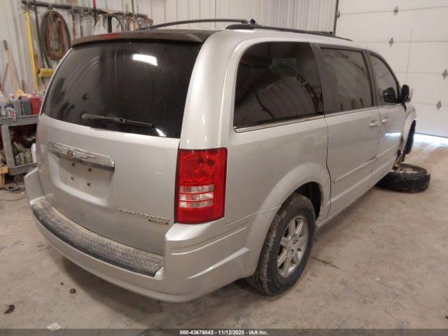 Chrysler Town & Country Touring Plus Image 4