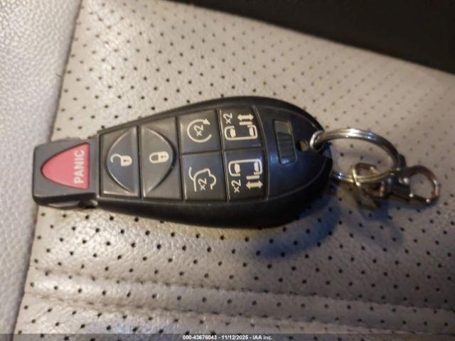 Chrysler Town & Country Touring Plus Image 11