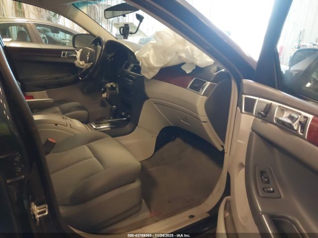 Chrysler Pacifica Touring Image 11