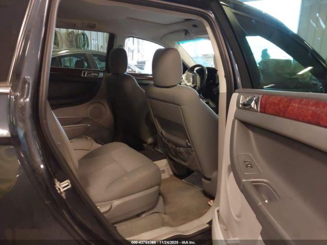 Chrysler Pacifica Touring Image 12