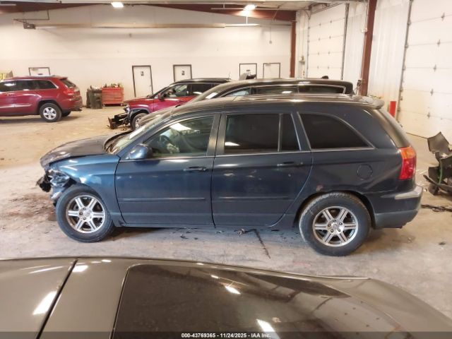 Chrysler Pacifica Touring Image 7