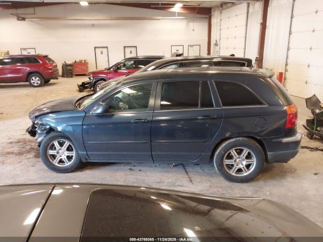 Chrysler Pacifica Touring Image 7