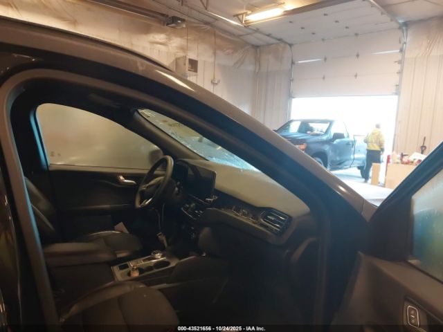 Ford Escape St-line Image 16