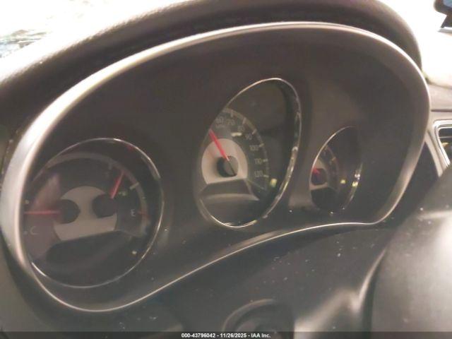 Chrysler 200 Touring Image 12